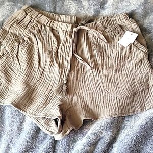 Women medium cotton shorts